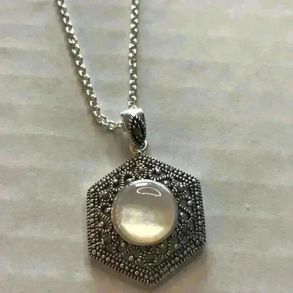 Macy’s new Marcasite Pearl filigree Pend Necklace - Picture 8 of 8